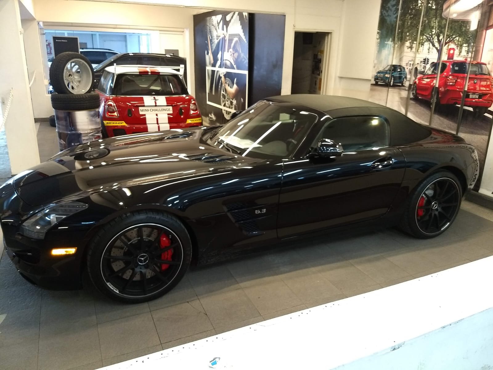 Mercedes-AMG SLS roadster negro polarizado